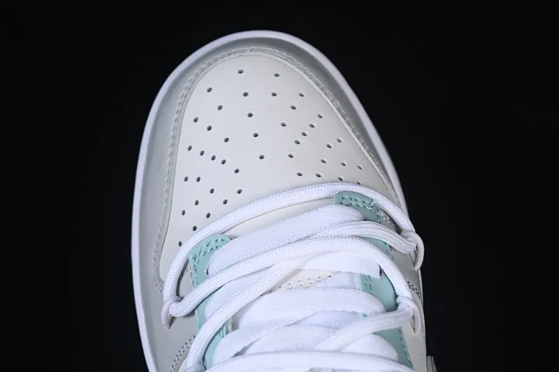 All categories Nk SB Dunk Series Nk SB Dunk Low High-end customized low-top sneakers Nike SB Dunk Low Gray and white straps low-top casual sneakers HF0730-160